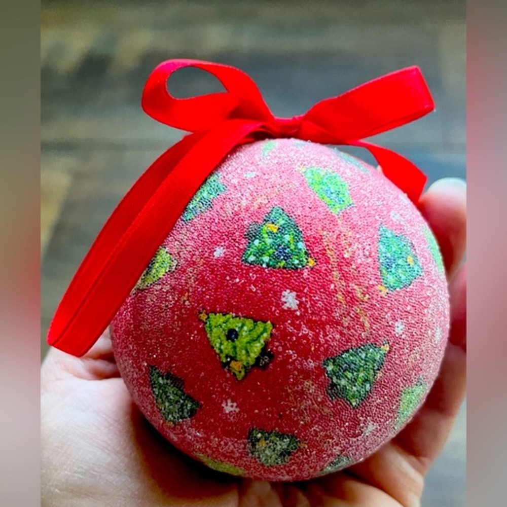 Christmas Ornaments Red Cream Holly Berry Christmas Tree Frosted Round Set of 8 - Picture 2 of 9